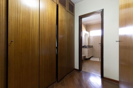 Casa à venda com 403m², 5 quartos e 6 vagasCloset da Suíte 1