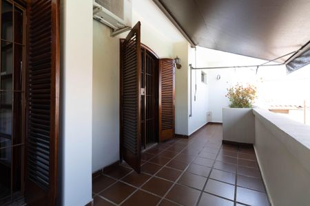 Casa à venda com 403m², 5 quartos e 6 vagasVaranda das da Suíte 2 e 1