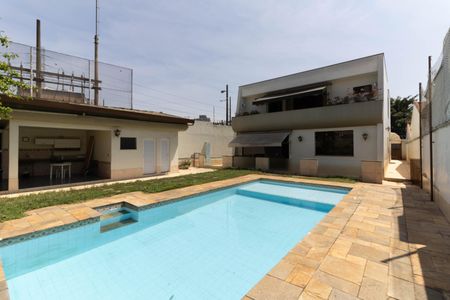 Casa à venda com 403m², 5 quartos e 6 vagasQuintal 