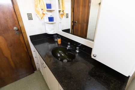 Casa à venda com 403m², 5 quartos e 6 vagasBanheiro da Suíte 2