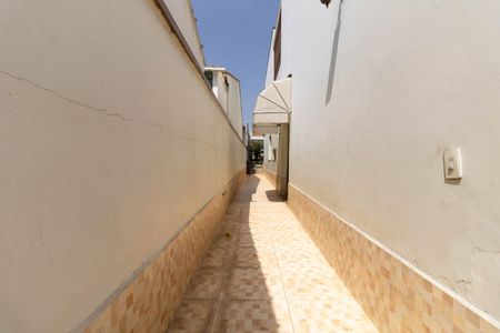 Casa à venda com 403m², 5 quartos e 6 vagasCorredor Lateral