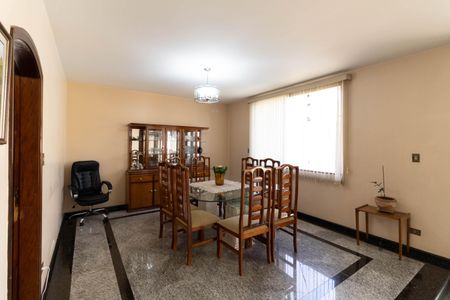 Casa à venda com 403m², 5 quartos e 6 vagasSala