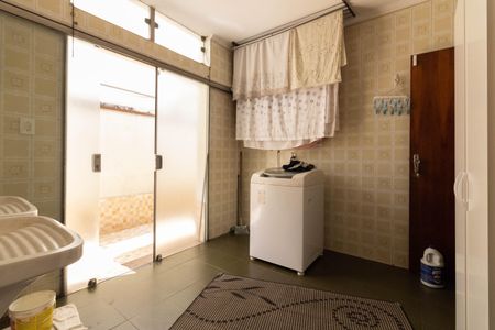 Casa à venda com 403m², 5 quartos e 6 vagasLavanderia