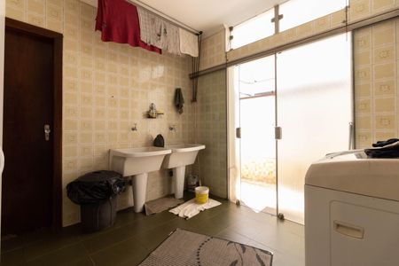 Casa à venda com 403m², 5 quartos e 6 vagasLavanderia