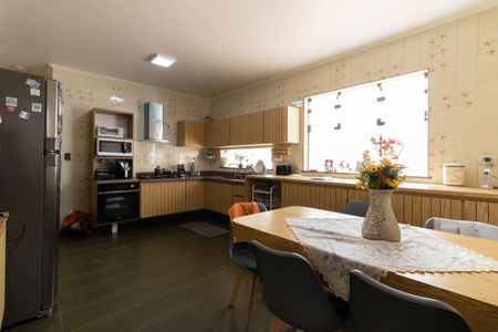 Casa à venda com 403m², 5 quartos e 6 vagasCozinha 