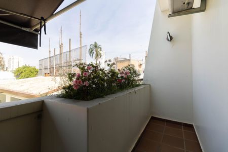 Casa à venda com 403m², 5 quartos e 6 vagasVaranda das da Suíte 2 e 1