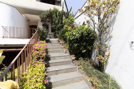 Casa à venda com 403m², 5 quartos e 6 vagasEntrada 
