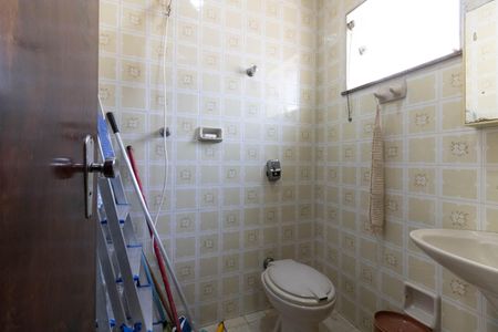 Casa à venda com 403m², 5 quartos e 6 vagasBanheiro de Serviço 