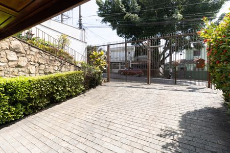 Casa à venda com 403m², 5 quartos e 6 vagasEntrada da Garagem 