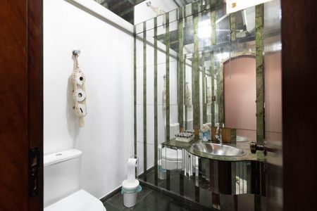 Casa à venda com 403m², 5 quartos e 6 vagasLavabo