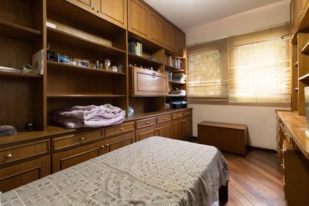 Casa à venda com 403m², 5 quartos e 6 vagasEscritório/Quarto 5