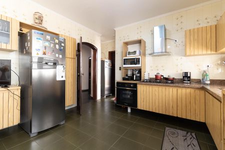 Casa à venda com 403m², 5 quartos e 6 vagasCozinha 