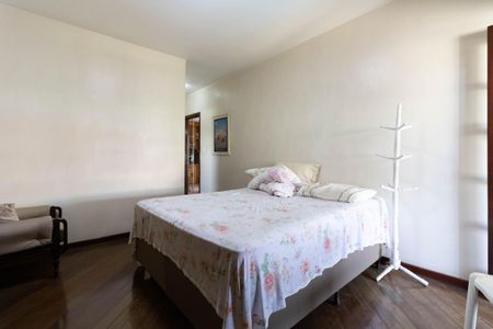 Casa à venda com 403m², 5 quartos e 6 vagasSuíte 2