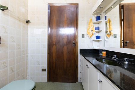 Casa à venda com 403m², 5 quartos e 6 vagasBanheiro da Suíte 2