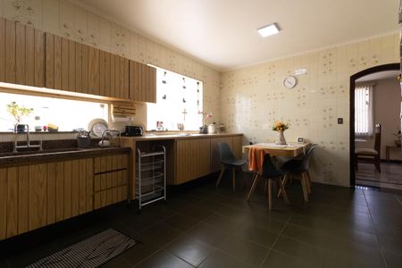 Casa à venda com 403m², 5 quartos e 6 vagasCozinha 