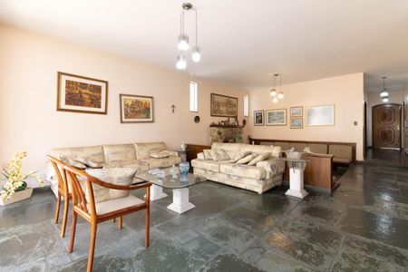 Casa à venda com 403m², 5 quartos e 6 vagasSala