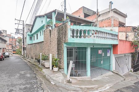 Casa à venda com 100m², 4 quartos e 2 vagas Casa à venda com 100m², 4 quartos e 2 vagasFachada