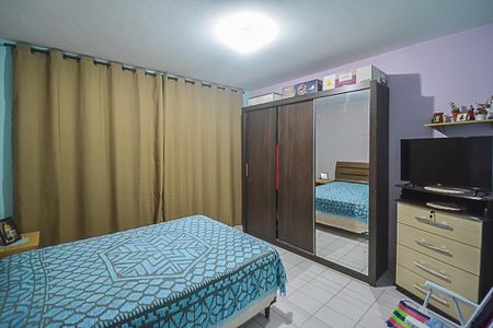 Casa à venda com 100m², 4 quartos e 2 vagas Casa à venda com 100m², 4 quartos e 2 vagasQuarto