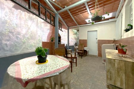 Casa à venda com 124m², 3 quartos e 2 vagasÁrea de Serviço