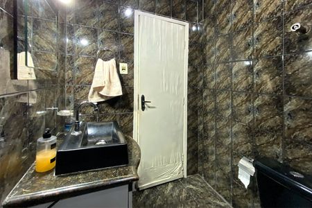 Casa à venda com 124m², 3 quartos e 2 vagasBanheiro