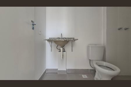 Apartamento à venda com 70m², 2 quartos e 1 vaga Apartamento à venda com 70m², 2 quartos e 1 vagaBanheiro da suíte
