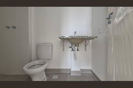 Apartamento à venda com 68m², 2 quartos e 2 vagasBanheiro da suíte