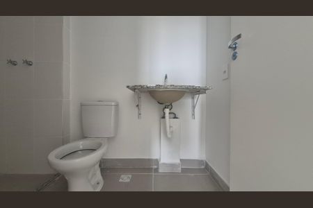 Apartamento à venda com 70m², 2 quartos e 2 vagasBanheiro da suíte