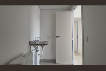 Apartamento à venda com 70m², 2 quartos e 2 vagasBanheiro da suíte