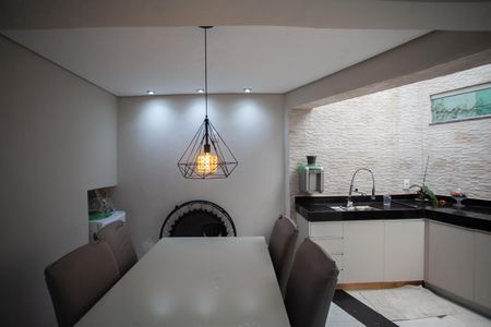 Casa à venda com 127m², 3 quartos e 2 vagas Casa à venda com 127m², 3 quartos e 2 vagasEspaço Gourmet