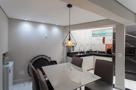 Casa à venda com 127m², 3 quartos e 2 vagas Casa à venda com 127m², 3 quartos e 2 vagasEspaço Gourmet