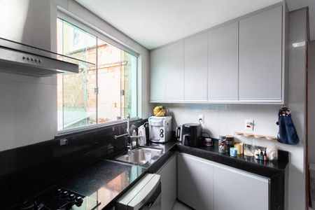 Casa à venda com 127m², 3 quartos e 2 vagas Casa à venda com 127m², 3 quartos e 2 vagasCozinha