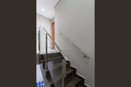 Casa à venda com 127m², 3 quartos e 2 vagas Casa à venda com 127m², 3 quartos e 2 vagasEscada