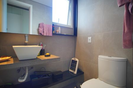 Banheiro da Suíte 1 de apartamento para alugar com 2 quartos, 80m² em Rio Branco, Porto Alegre