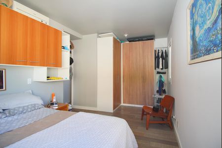 Suíte 1 de apartamento para alugar com 2 quartos, 80m² em Rio Branco, Porto Alegre