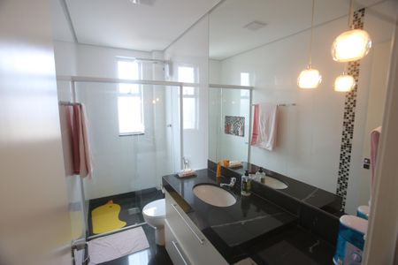 Apartamento à venda com 128m², 4 quartos e 3 vagasBanheiro da Suíte