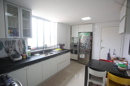 Apartamento à venda com 128m², 4 quartos e 3 vagasCozinha