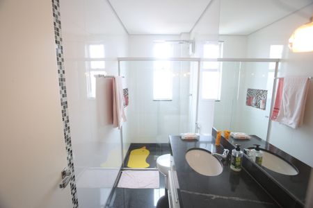 Apartamento à venda com 128m², 4 quartos e 3 vagasBanheiro da Suíte