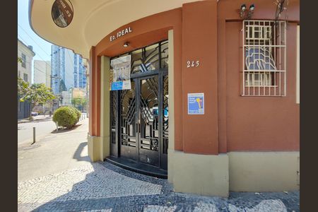 Studio para alugar com 32m², 1 quarto e sem vaga Studio para alugar com 32m², 1 quarto e sem vagaFachada e portaria