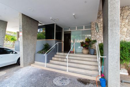 Apartamento à venda com 98m², 3 quartos e 1 vaga Apartamento à venda com 98m², 3 quartos e 1 vagaFachada
