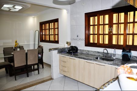 Casa à venda com 168m², 4 quartos e 4 vagasCozinha