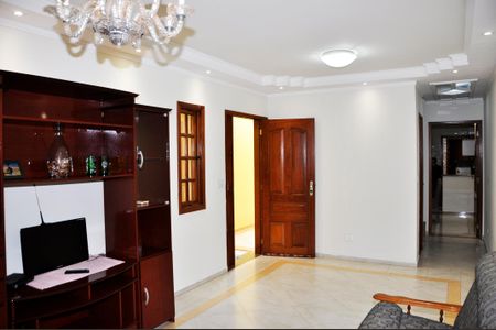 Casa à venda com 168m², 4 quartos e 4 vagasSala