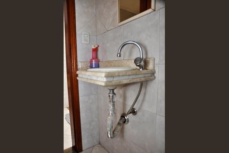 Casa à venda com 168m², 4 quartos e 4 vagasBanheiro de Serviço