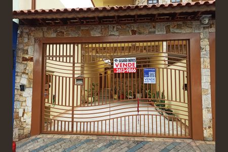 Casa à venda com 168m², 4 quartos e 4 vagasFachada