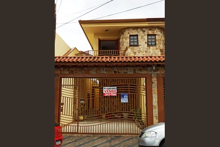 Casa à venda com 168m², 4 quartos e 4 vagasFachada