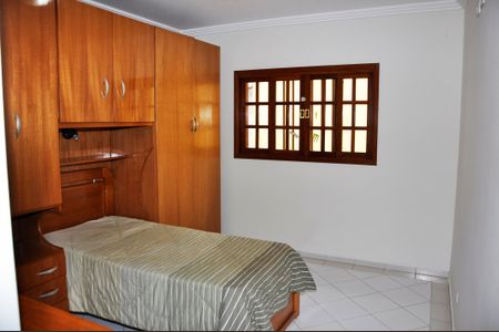 Casa à venda com 168m², 4 quartos e 4 vagasSuíte 2