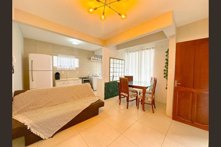 Sala de TV de apartamento para alugar com 2 quartos, 65m² em Ingleses Norte, Florianópolis