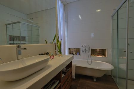 Casa à venda com 200m², 3 quartos e 2 vagas Casa à venda com 200m², 3 quartos e 2 vagasBanheiro da Suíte