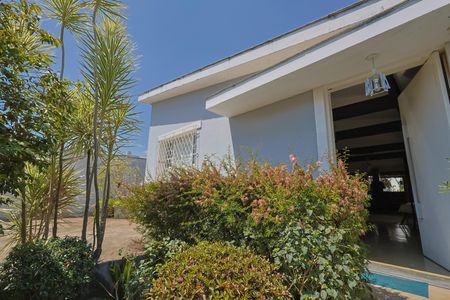 Casa à venda com 200m², 3 quartos e 2 vagas Casa à venda com 200m², 3 quartos e 2 vagasEntrada