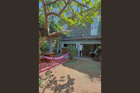 Casa à venda com 200m², 3 quartos e 2 vagas Casa à venda com 200m², 3 quartos e 2 vagasQuintal