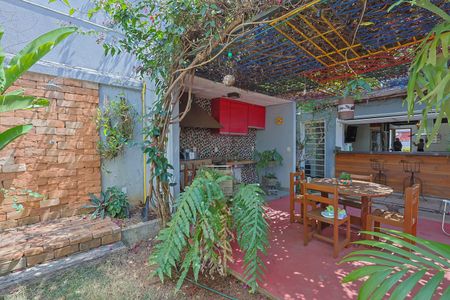 Casa à venda com 200m², 3 quartos e 2 vagas Casa à venda com 200m², 3 quartos e 2 vagasQuintal